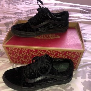 Black suede vans👣